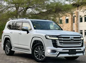 Toyota Land Cruiser 2022 Pearl