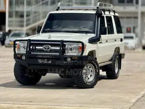 Toyota Land Cruiser 2011 White