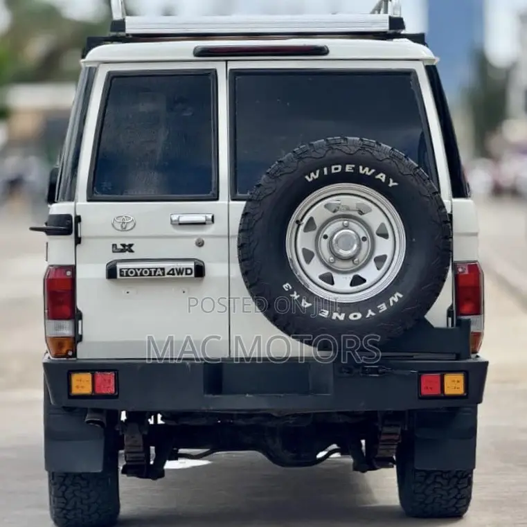 Toyota Land Cruiser 2011 White