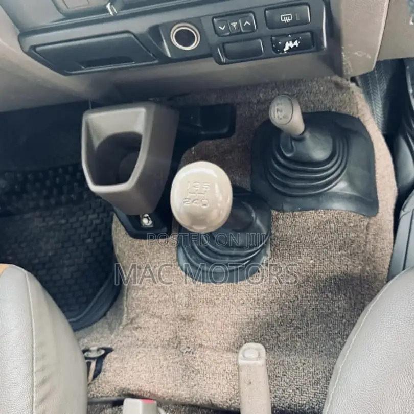 Toyota Land Cruiser 2011 White