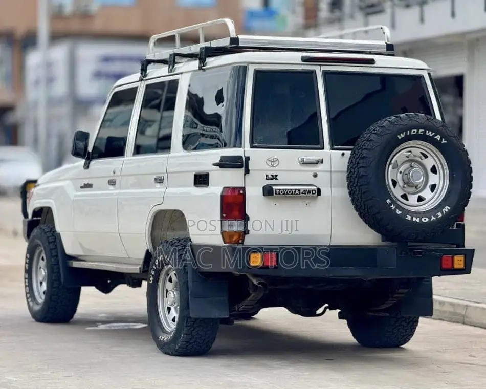 Toyota Land Cruiser 2011 White