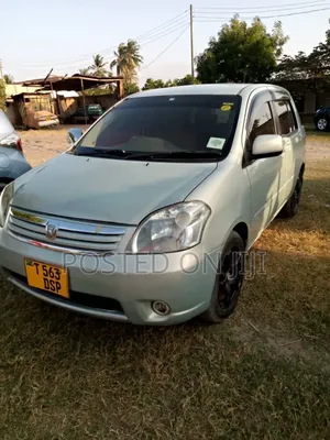 Toyota Raum 2005 Silver