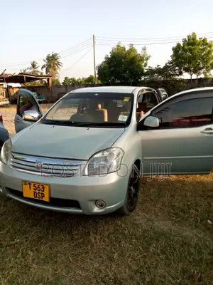Toyota Raum 2005 Silver