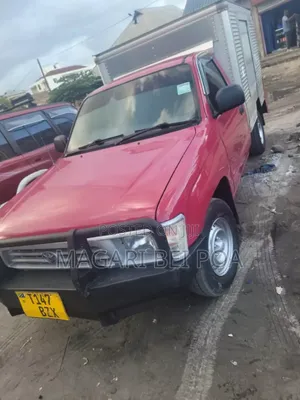 Toyota Hilux 2003 Red