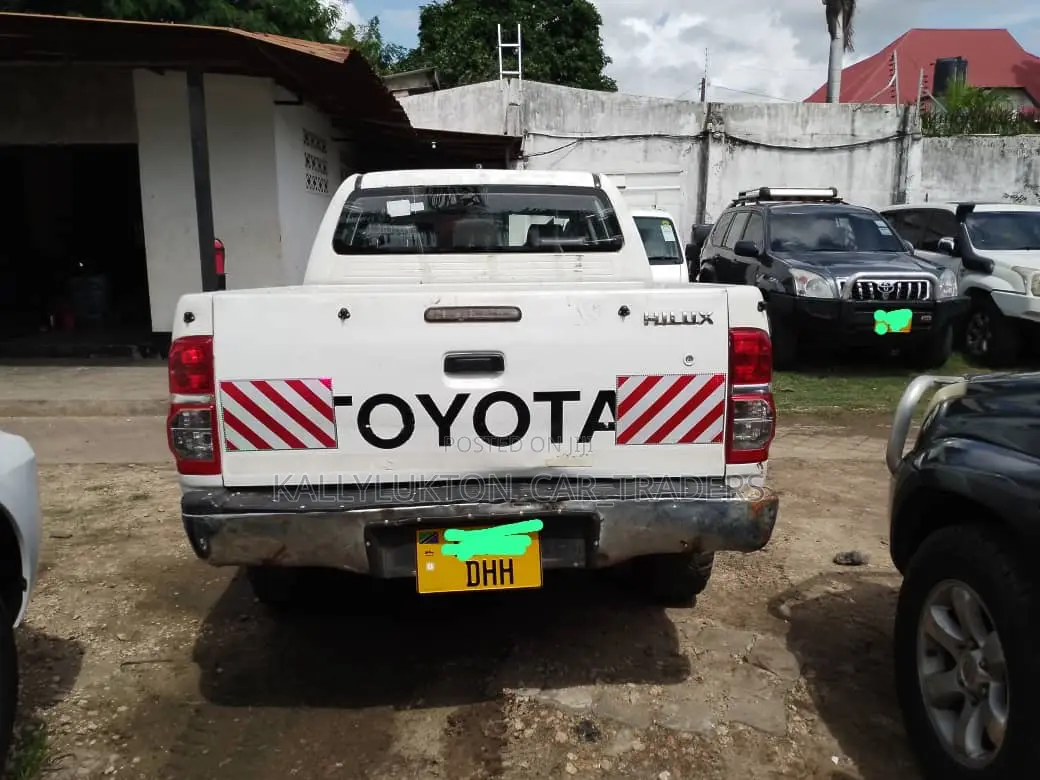 Toyota Hilux 2.5 Cab 2005 White