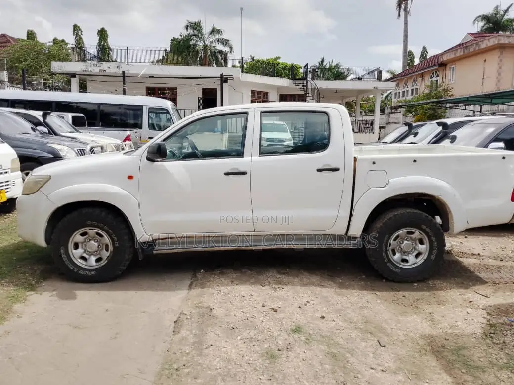 Toyota Hilux 2.5 Cab 2005 White