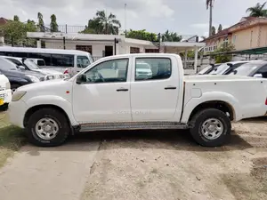 Toyota Hilux 2.5 Cab 2005 White