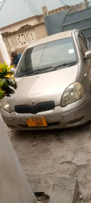 Toyota Vitz 2005 Gold