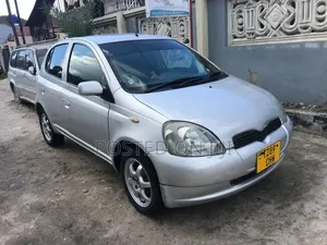 Toyota Vitz 2004 Silver