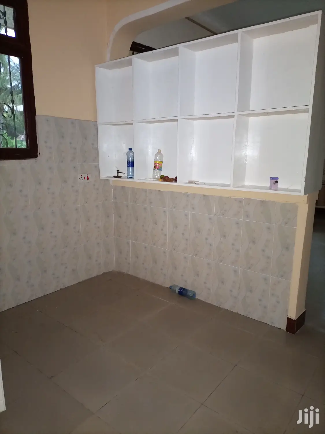 Ina Vyumba2,Master,Sebule,Jiko,Public Toilet Na Parking