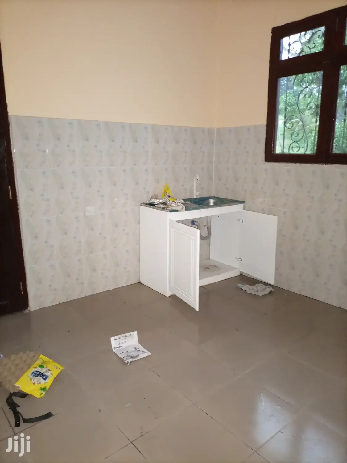 Ina Vyumba2,Master,Sebule,Jiko,Public Toilet Na Parking