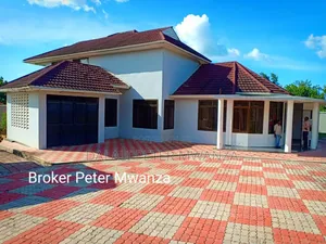 4bdrm House in Airport Road, Ilemela for rent
