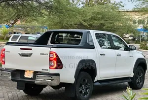 Toyota Hilux 2020 Pearl