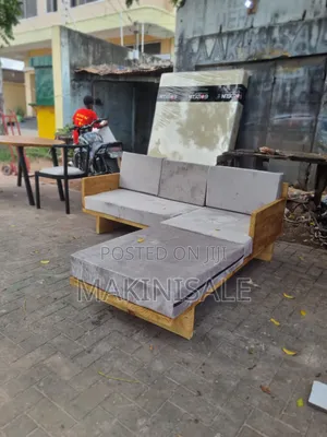 Sofa Nzuri Sana Mbao Na Sponchi
