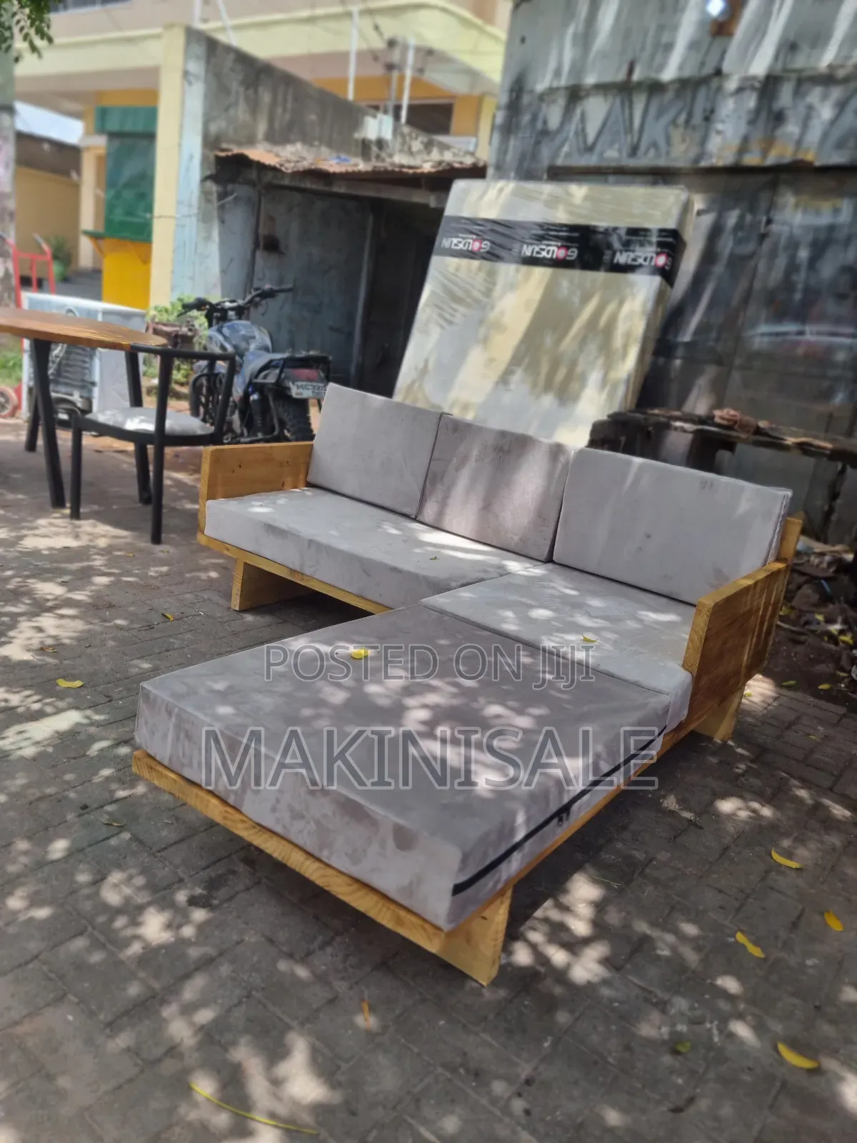 Sofa Nzuri Sana Mbao Na Sponchi