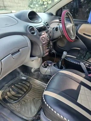 Toyota Vitz 2003 Silver