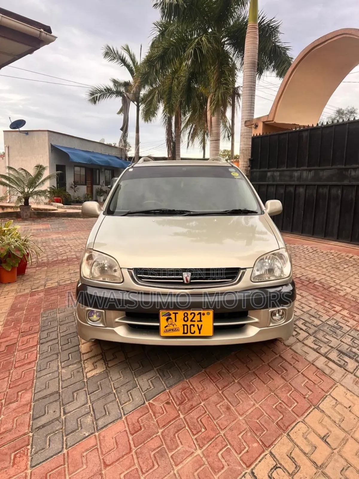 Toyota Raum 2002 Gold