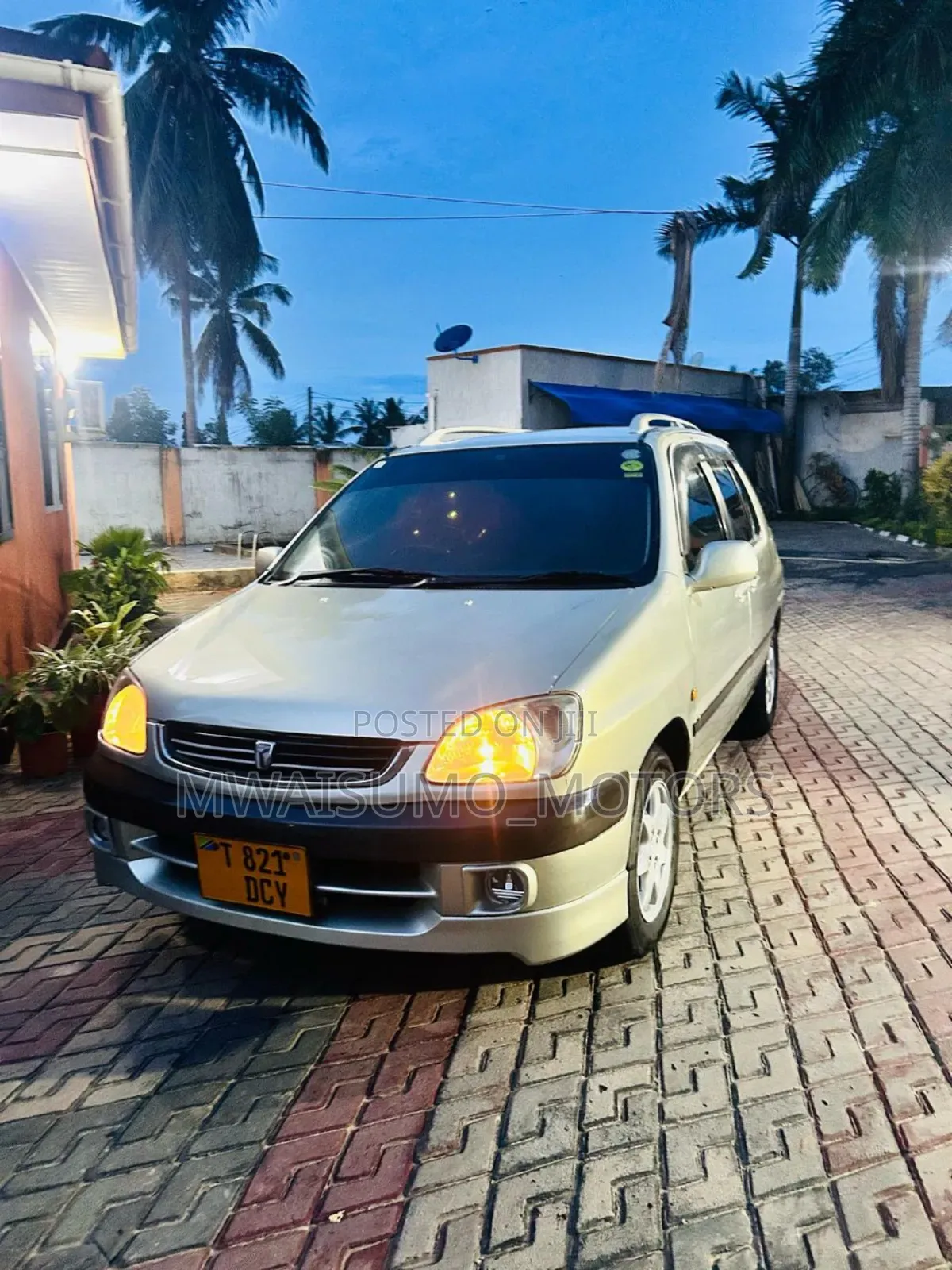 Toyota Raum 2002 Gold