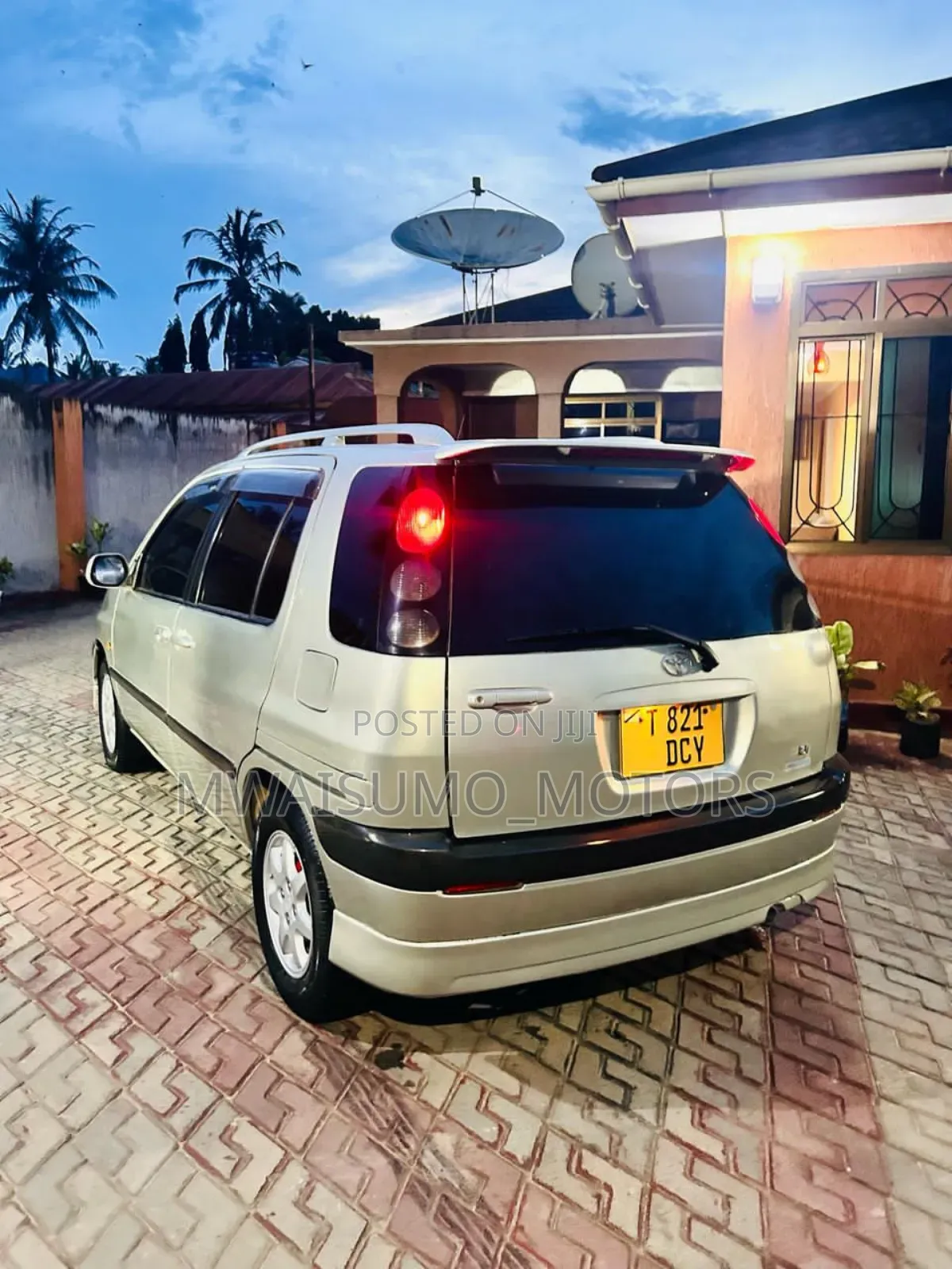 Toyota Raum 2002 Gold