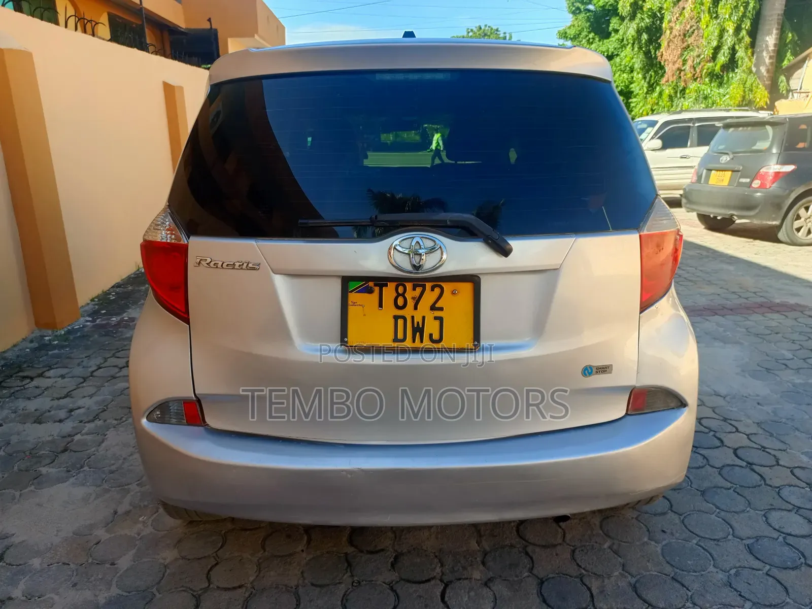 Toyota Ractis 2011 Silver