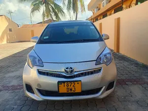 Toyota Ractis 2011 Silver