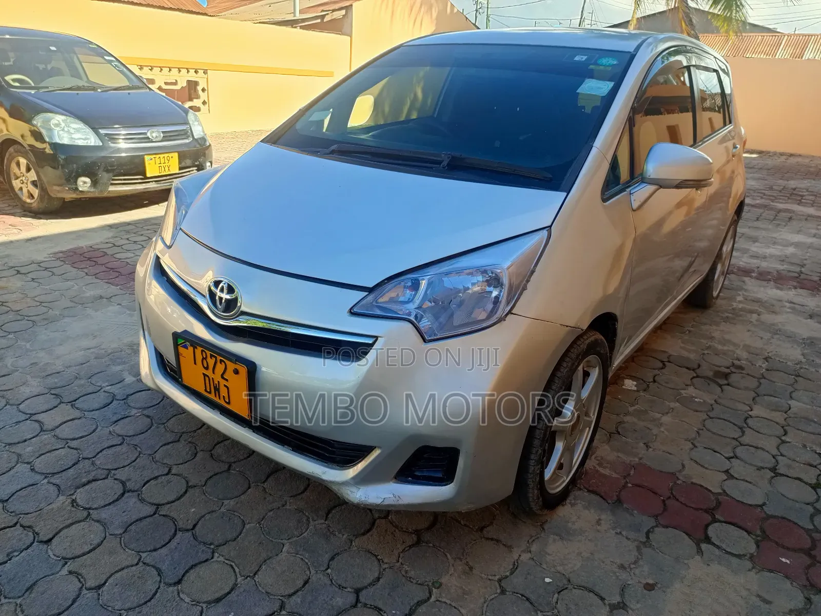 Toyota Ractis 2011 Silver