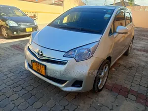 Toyota Ractis 2011 Silver