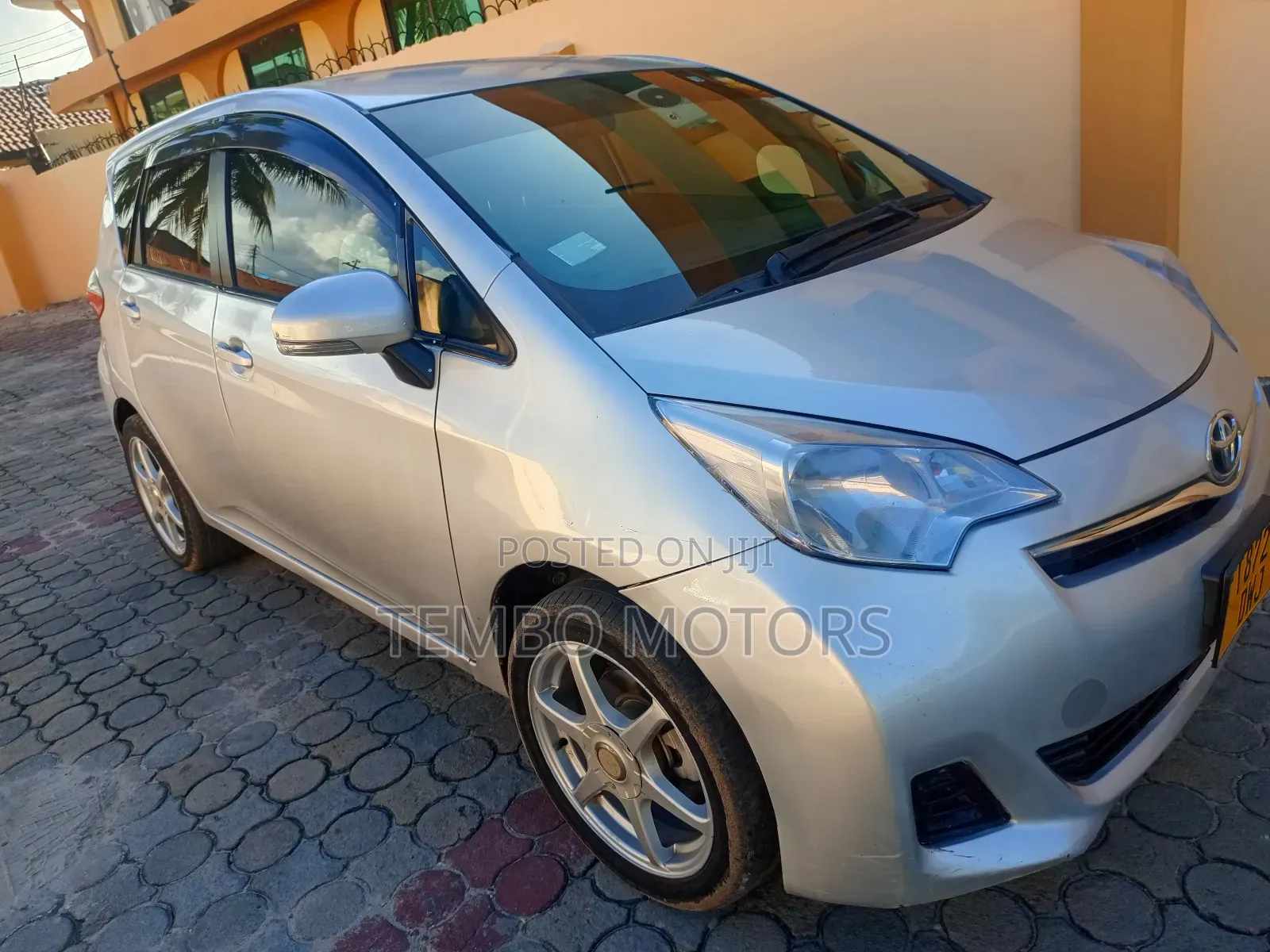 Toyota Ractis 2011 Silver