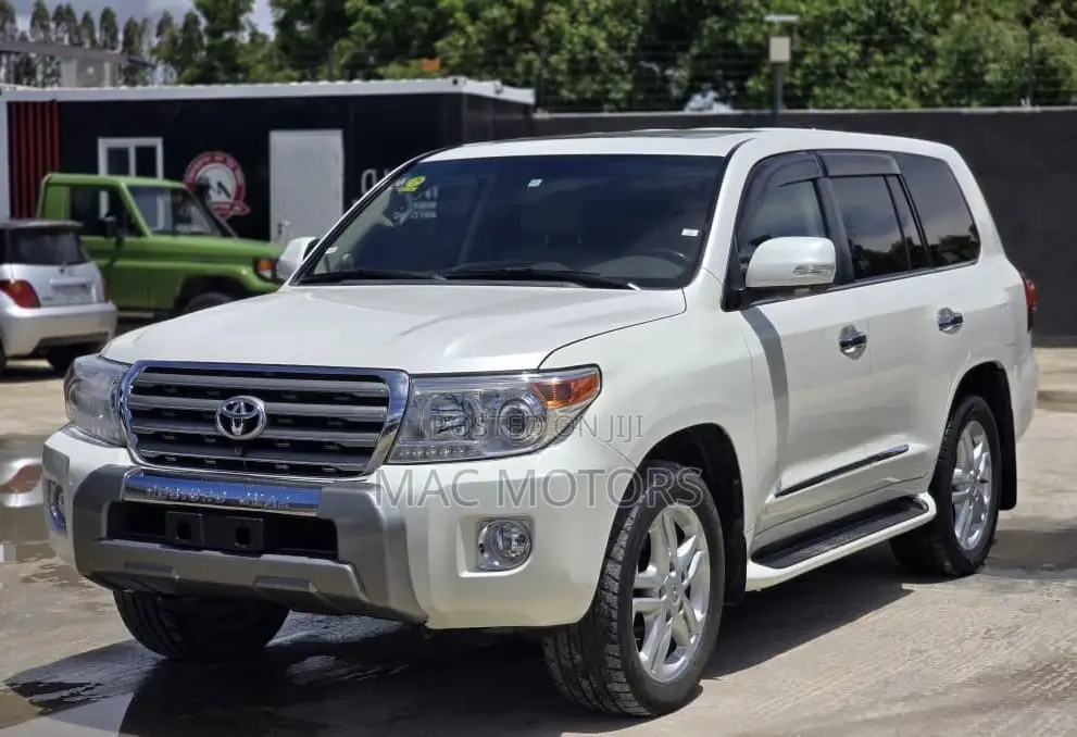 Toyota Land Cruiser 4.6 V8 ZX 2011 White