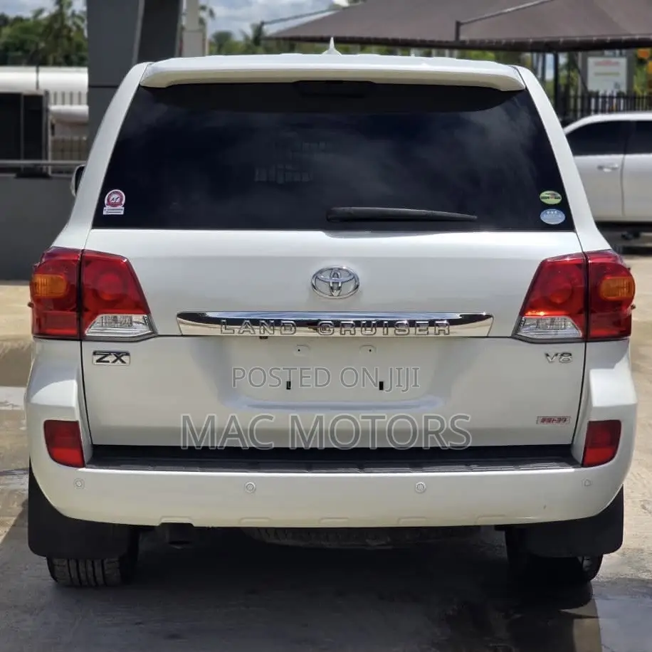 Toyota Land Cruiser 4.6 V8 ZX 2011 White