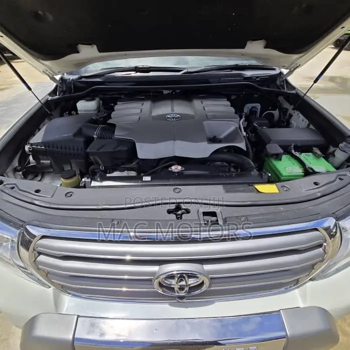 Toyota Land Cruiser 4.6 V8 ZX 2011 White