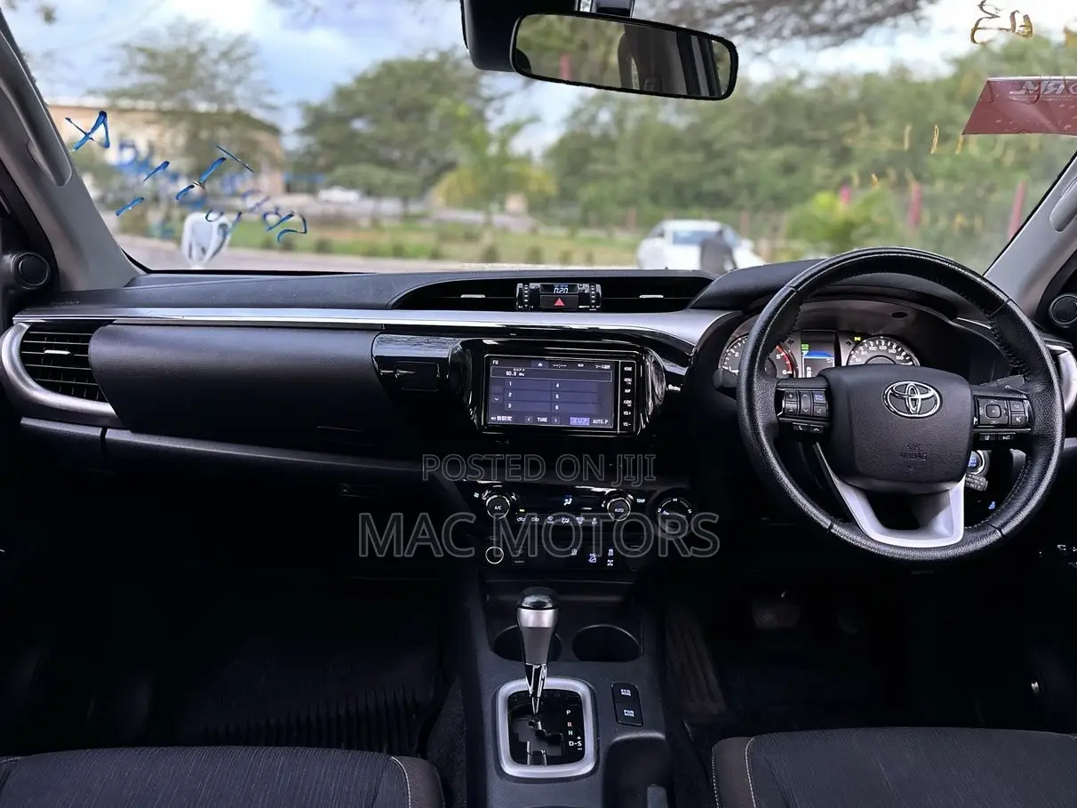 Toyota Hilux 2020 Off white