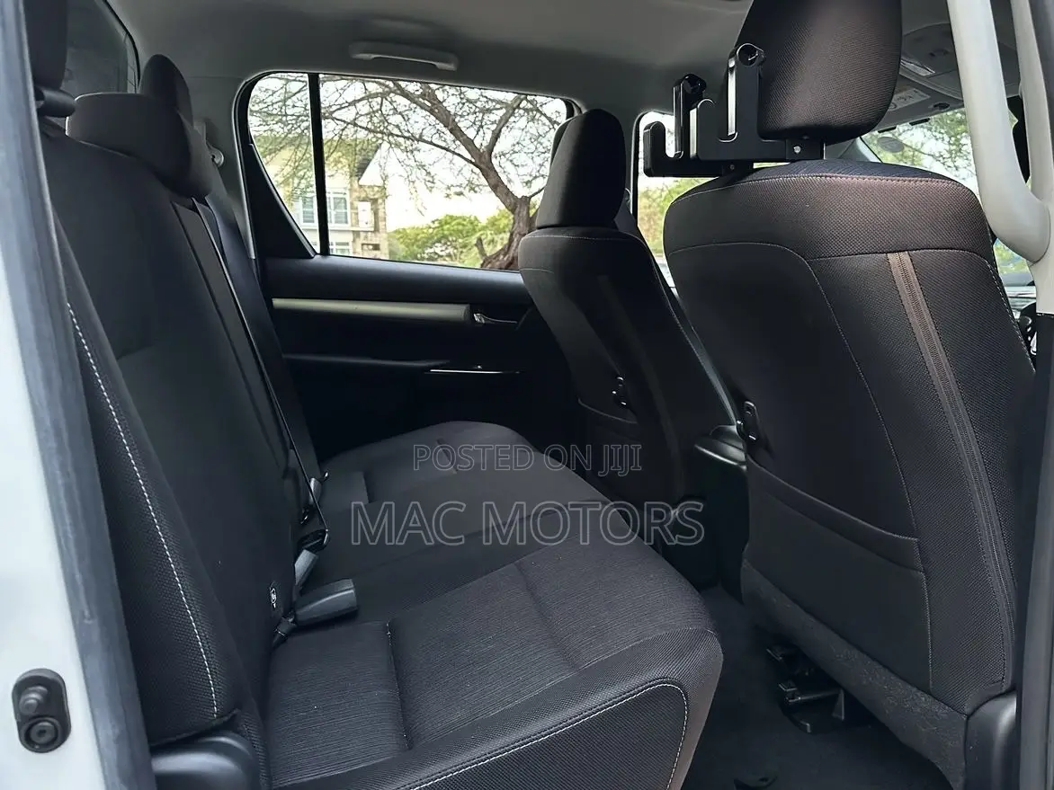 Toyota Hilux 2020 Off white