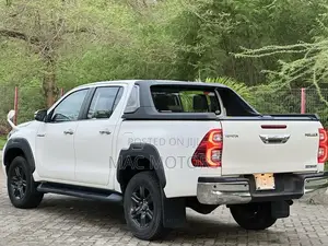 Toyota Hilux 2020 Off white