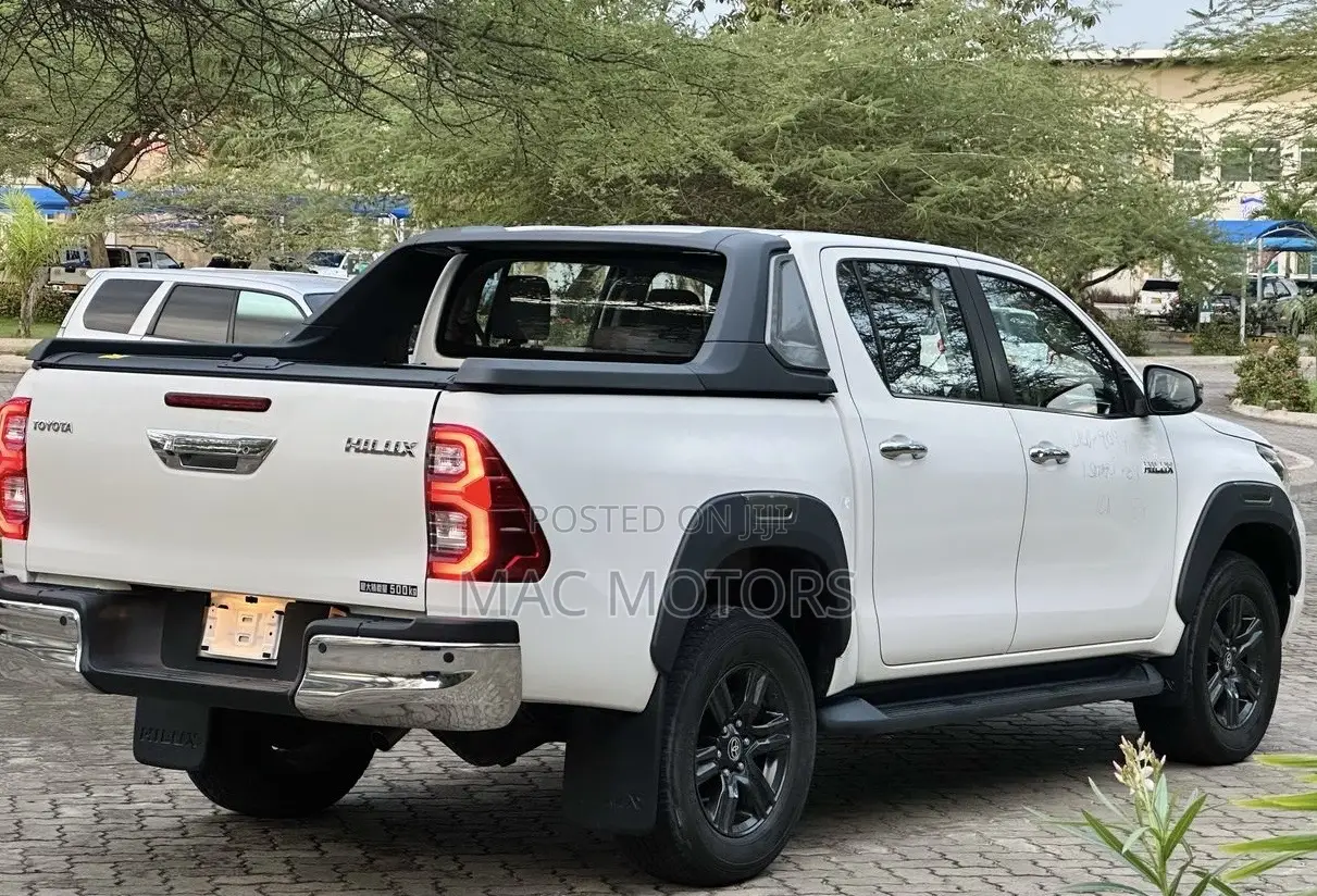 Toyota Hilux 2020 Off white