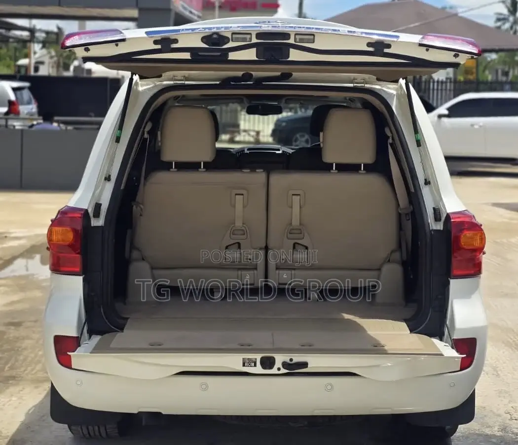 Toyota Land Cruiser 4.6 V8 ZX 2011 White