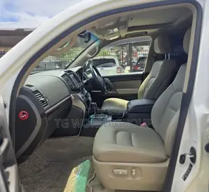 Toyota Land Cruiser 4.6 V8 ZX 2011 White