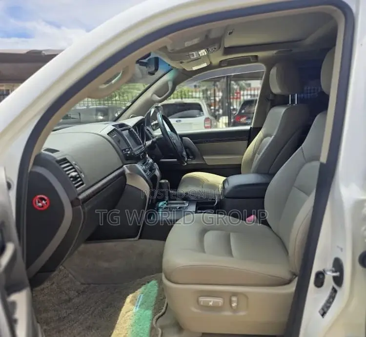 Toyota Land Cruiser 4.6 V8 ZX 2011 White