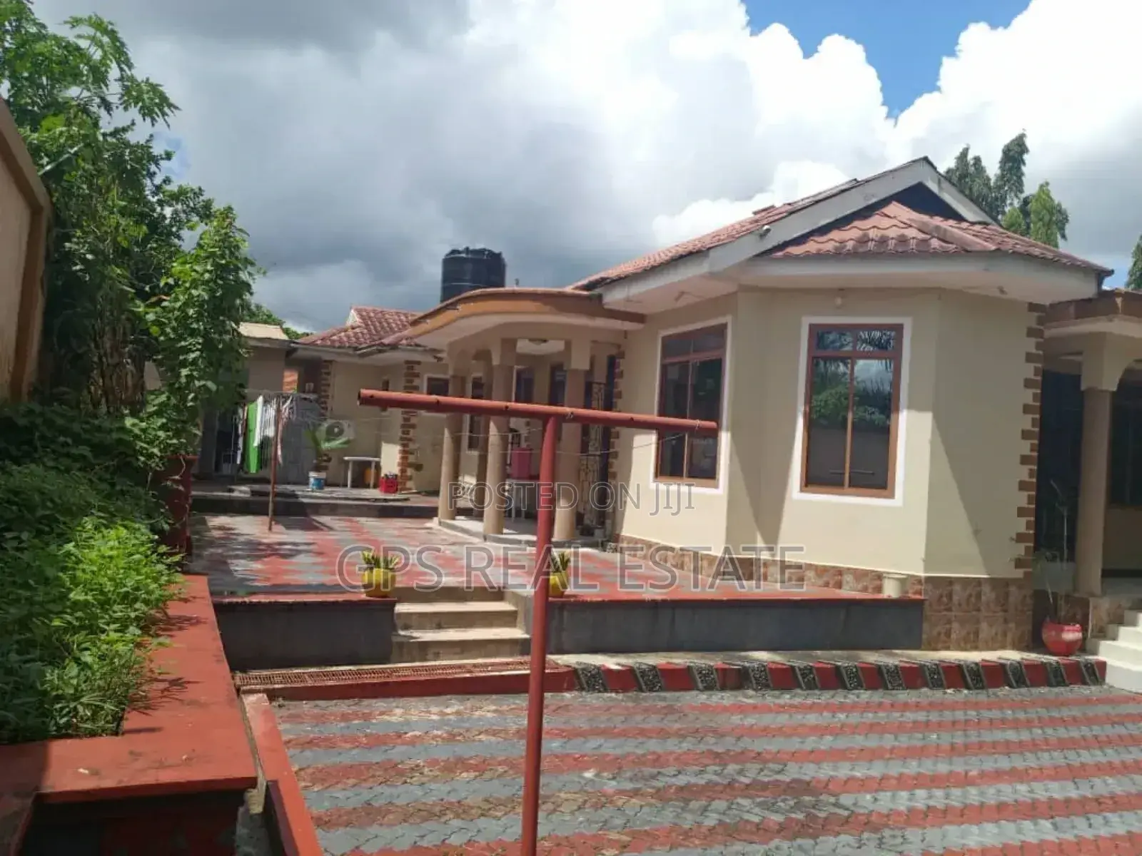5bdrm House in Kimara Temboni, Kinondoni for sale