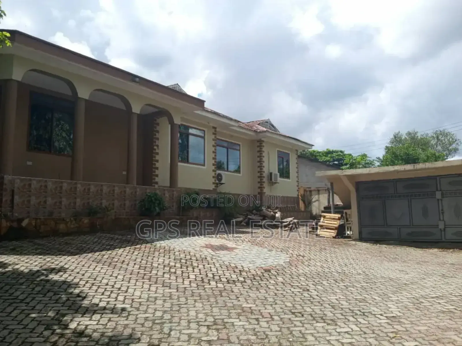 5bdrm House in Kimara Temboni, Kinondoni for sale