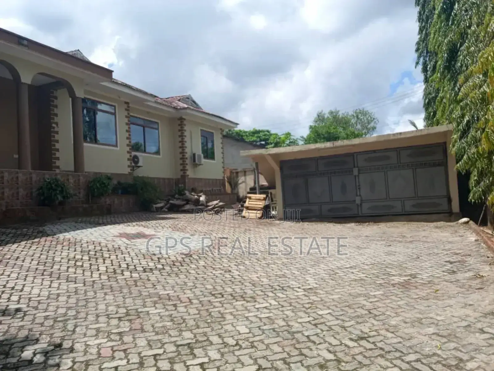5bdrm House in Kimara Temboni, Kinondoni for sale