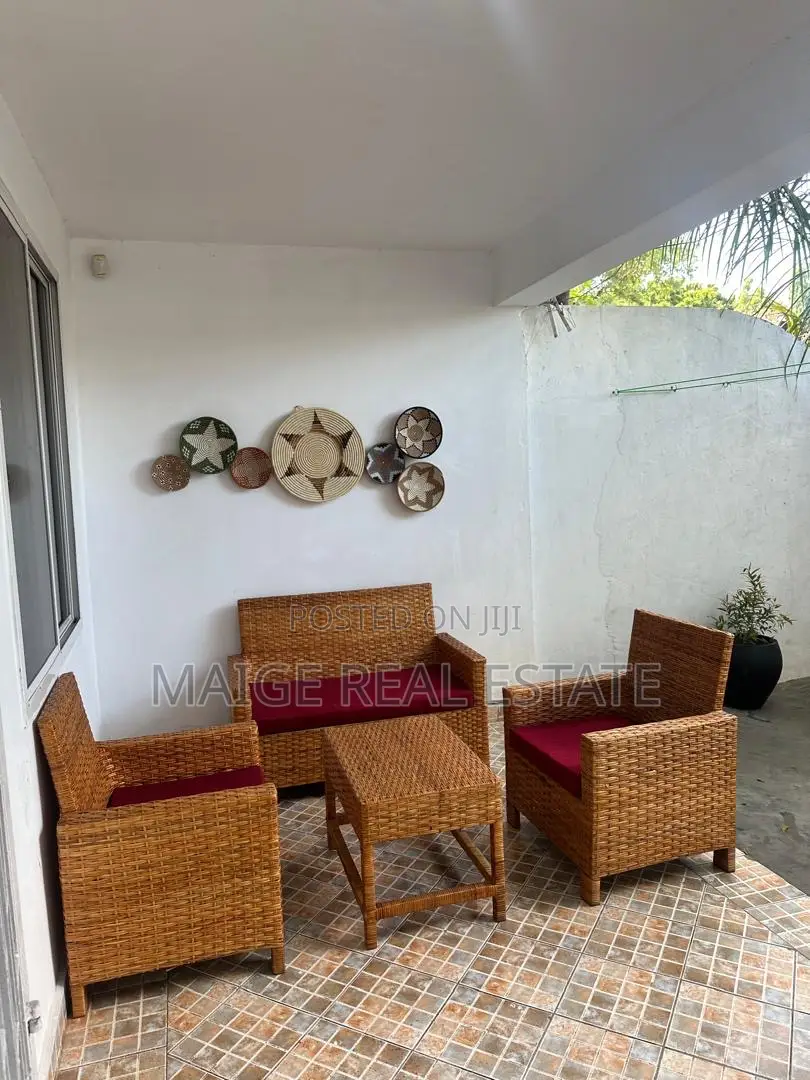 Furnished 3bdrm Duplex in Oyster Bay for rent