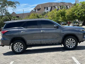 Toyota Fortuner 2022 Gray