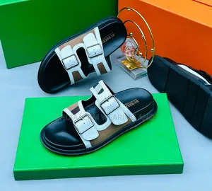 Sendo Mpya (Arrival Sandals)