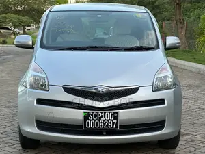 Toyota Ractis 2005 Silver