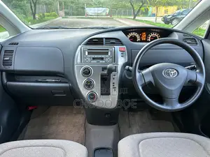 Toyota Ractis 2005 Silver