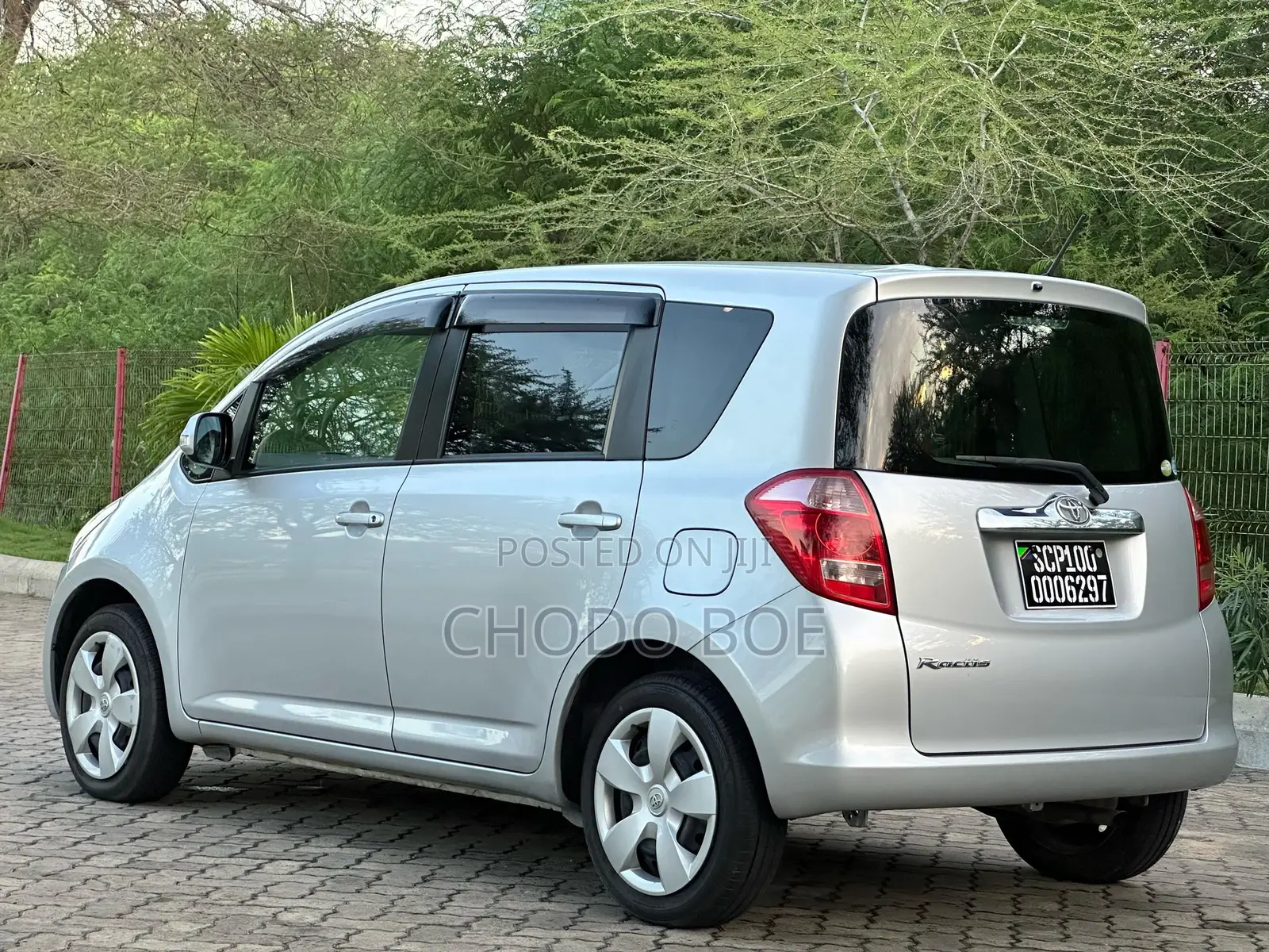 Toyota Ractis 2005 Silver