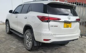 Toyota Fortuner 2021 White
