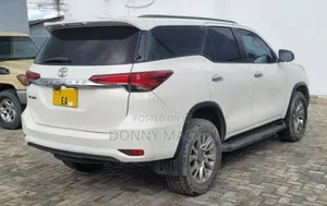 Toyota Fortuner 2021 White