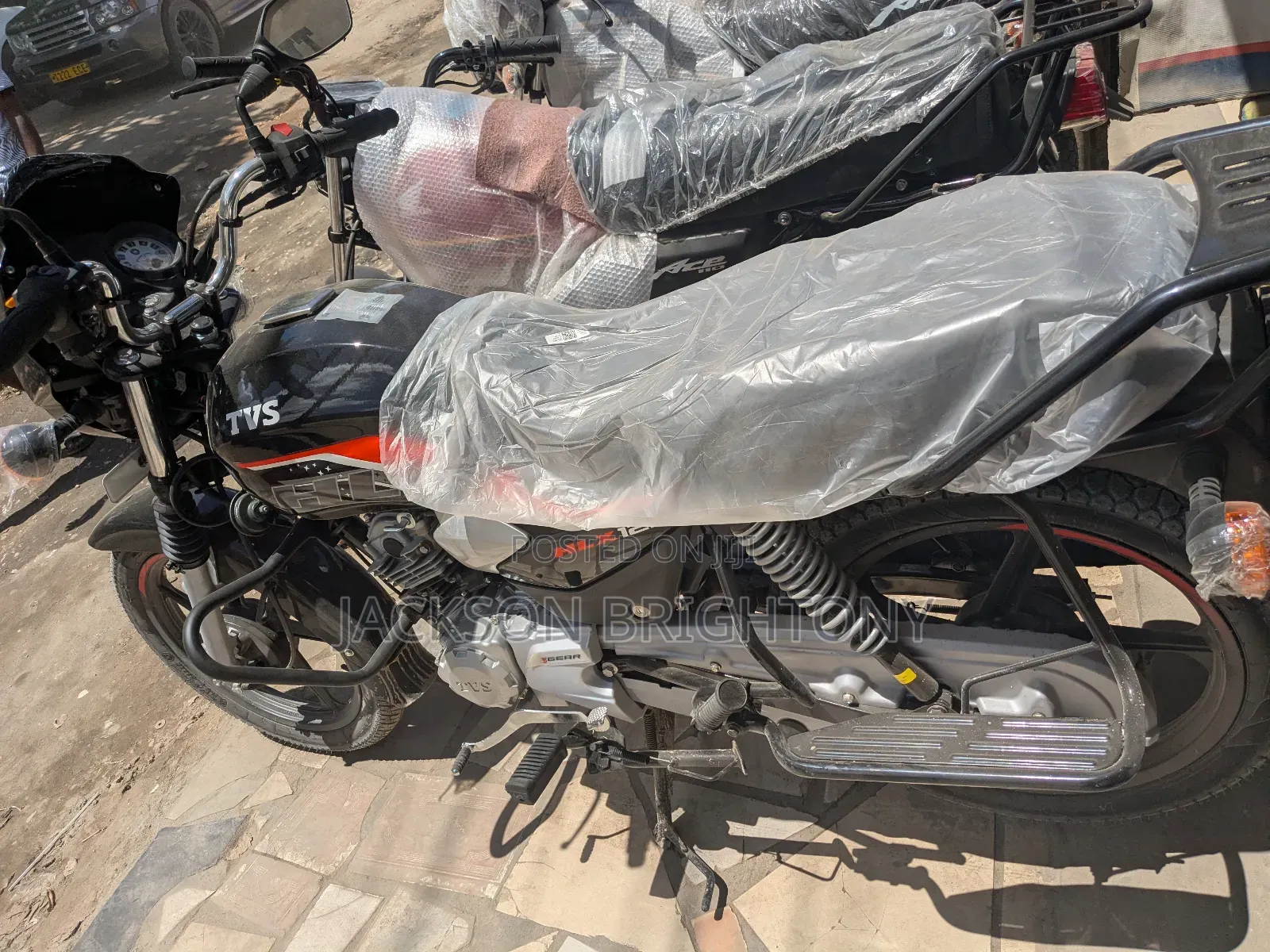 New TVS HLX 125 2025 Black